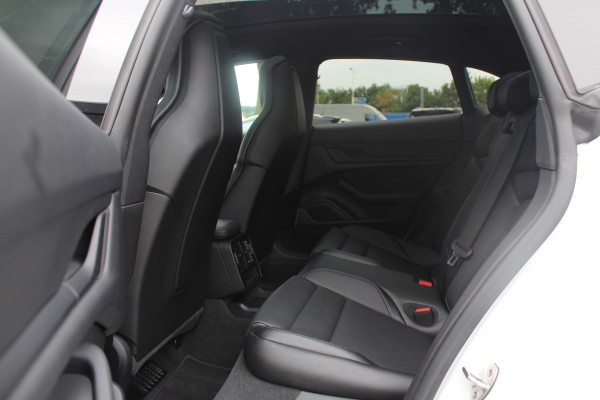 Porsche Taycan Cross Turismo 4 93 kWh / SoH 96% / Panoramadak / Camera / Leder / Keyless / 20'' / Dodehoek / Stoelverwarming / Warmtepomp