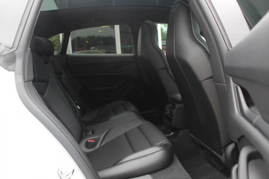 Porsche Taycan Cross Turismo 4 93 kWh / SoH 96% / Panoramadak / Camera / Leder / Keyless / 20'' / Dodehoek / Stoelverwarming / Warmtepomp
