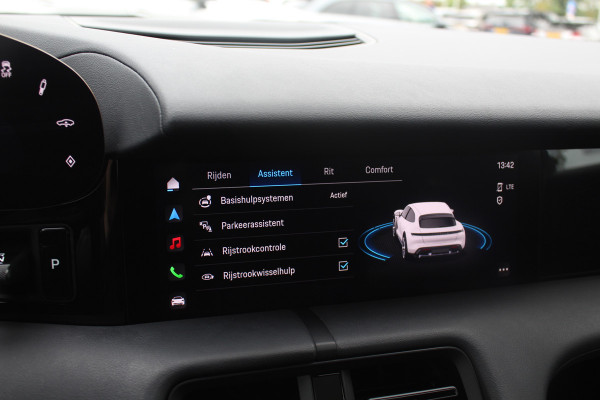 Porsche Taycan Cross Turismo 4 93 kWh / SoH 96% / Panoramadak / Camera / Leder / Keyless / 20'' / Dodehoek / Stoelverwarming / Warmtepomp