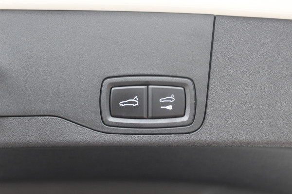 Porsche Taycan Cross Turismo 4 93 kWh / SoH 96% / Panoramadak / Camera / Leder / Keyless / 20'' / Dodehoek / Stoelverwarming / Warmtepomp