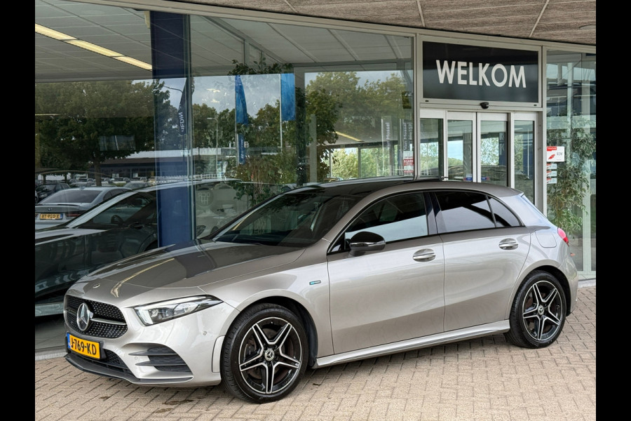 Mercedes-Benz A-Klasse 250 e AMG Pano|Memory|Sfeer|Dealer Onderhouden