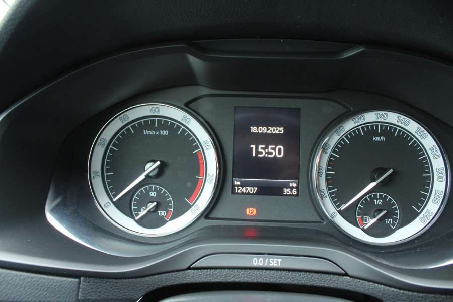Škoda Karoq 1.5 TSI ACT 150pk Business Edition Plus NL-Auto NAP Clima Cruise Navi Camera Canton El. Klep 17"LMV