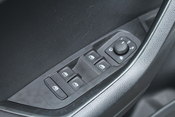 Škoda Karoq 1.5 TSI ACT 150pk Business Edition Plus NL-Auto NAP Clima Cruise Navi Camera Canton El. Klep 17"LMV