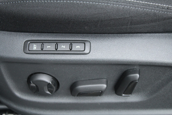 Škoda Karoq 1.5 TSI ACT 150pk Business Edition Plus NL-Auto NAP Clima Cruise Navi Camera Canton El. Klep 17"LMV