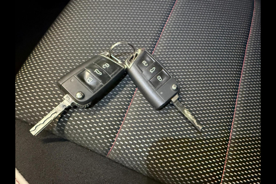Volkswagen T-Roc 2.0 TSI 4Motion Sport PANO/V-COCKPIT/LED/DAB/CARPLAY/ECC/PDC/CRUISE///