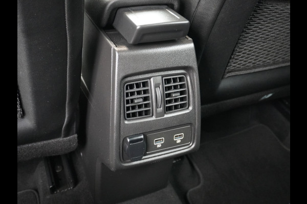 Renault Captur 1.3T 141PK AUT-7 R.S. Line Trekhaak Camera Apple Carplay Android Auto Navi Ecc Cruise Control Pdc Led Isofix Privacy Glas Two Tone 1e Eigenaar