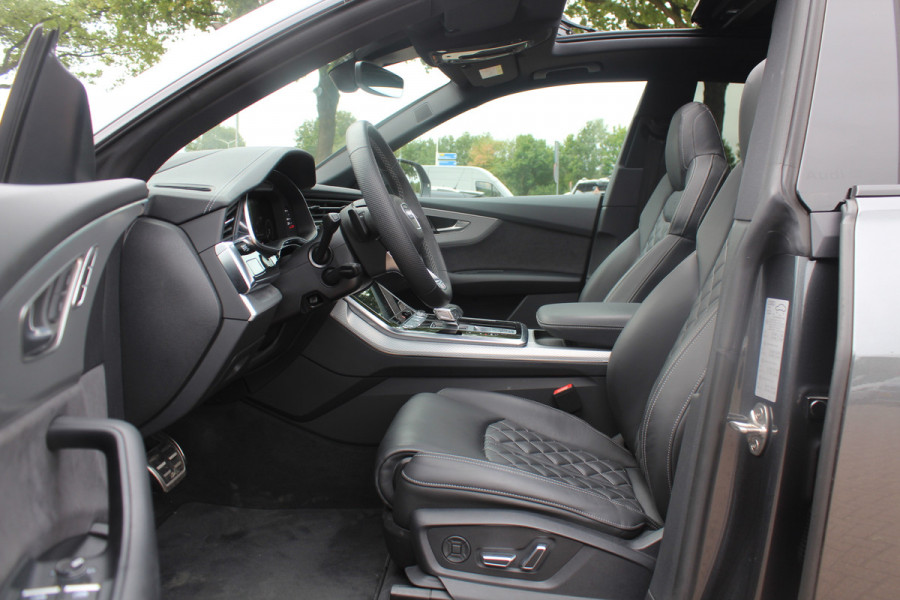 Audi Q8 60 TFSI e quattro Pro Line S Competition / ABT / Trekhaak / Panoramadak / 360Camera / Head-up / Laser LED / 21'' / Softclose / RS Seats / Dodehoek / DAB / ACC / Stuur+Stoelverwarming