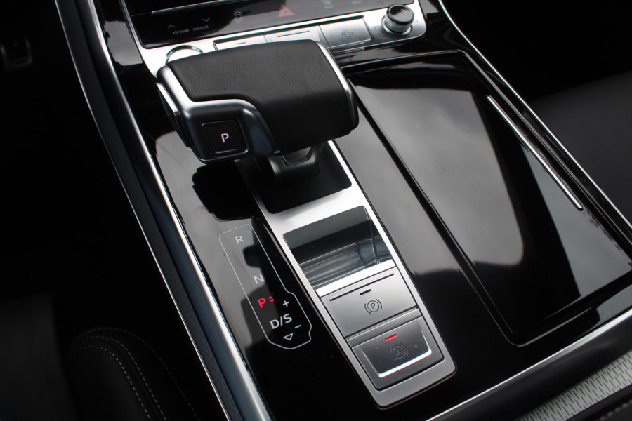 Audi Q8 60 TFSI e quattro Pro Line S Competition / ABT / Trekhaak / Panoramadak / 360Camera / Head-up / Laser LED / 21'' / Softclose / RS Seats / Dodehoek / DAB / ACC / Stuur+Stoelverwarming