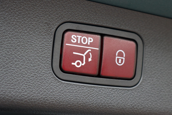 Mercedes-Benz E-Klasse Estate 300 e AMG Line Aut9 | Distronic Pro | Memory | Digital Light | Surround Camera | Keyless Go | Night Pakket | Augmented Reality | Stoelverwarming | Sfeerverlichting | Verwarmd Stuurwiel | Mercedes-Benz E-Klasse Estate 300 e AMG Line Aut9 | Distronic Pro | Memory | Digital Light | Surround Camera | Keyless Go | Night Pakket | Augmented Reality | Stoelverwarming | Sfeerverlichting | Verwarmd Stuurwiel |