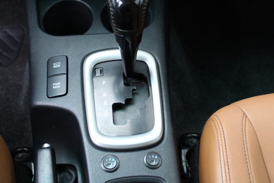 Toyota Hilux 2.4 D-4D-F Double Cab / Professional / Leer / Camera / Navi / Vol Opties / Nette Staat