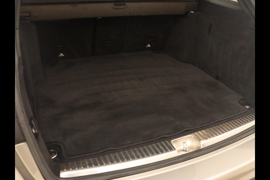 Mercedes-Benz C-Klasse 200 Business Solution AMG | Leder | Carplay | Navigatie | Stoelverwarming | Camera | Adaptive cruise | Full LED | LMV 18 inch