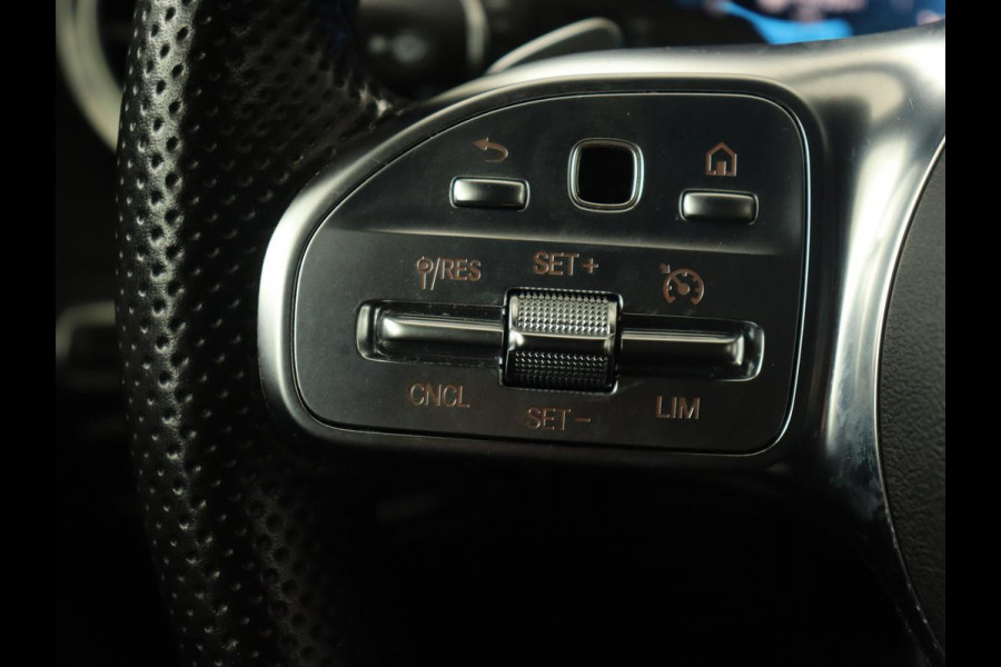 Mercedes-Benz C-Klasse 200 Business Solution AMG | Leder | Carplay | Navigatie | Stoelverwarming | Camera | Adaptive cruise | Full LED | LMV 18 inch