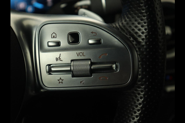 Mercedes-Benz C-Klasse 200 Business Solution AMG | Leder | Carplay | Navigatie | Stoelverwarming | Camera | Adaptive cruise | Full LED | LMV 18 inch
