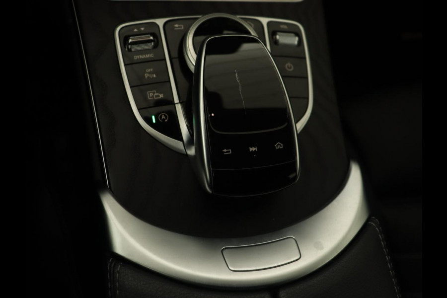 Mercedes-Benz C-Klasse 200 Business Solution AMG | Leder | Carplay | Navigatie | Stoelverwarming | Camera | Adaptive cruise | Full LED | LMV 18 inch