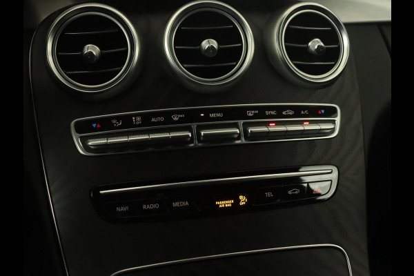Mercedes-Benz C-Klasse 200 Business Solution AMG | Leder | Carplay | Navigatie | Stoelverwarming | Camera | Adaptive cruise | Full LED | LMV 18 inch