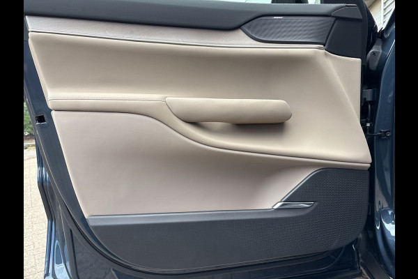 Volvo EX90 Twin Motor Ultra 7p. 111 kWh Uit voorraad leverbaar / Luchtvering / 7 zitplaatsen / Pilot assist-pakket /