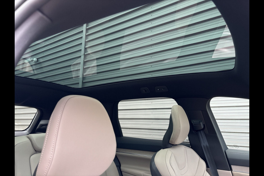 Volvo EX90 Twin Motor Ultra 7p. 111 kWh Uit voorraad leverbaar / Luchtvering / 7 zitplaatsen / Pilot assist-pakket /