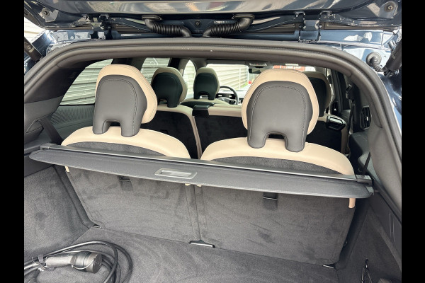 Volvo EX90 Twin Motor Ultra 7p. 111 kWh Uit voorraad leverbaar / Luchtvering / 7 zitplaatsen / Pilot assist-pakket /