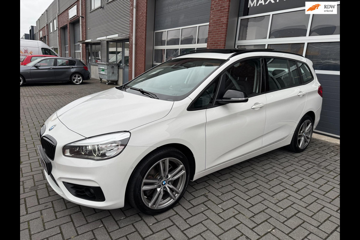 BMW 220i 7p. Gran Tourer LED HUD Pano Navi Camera Keyless