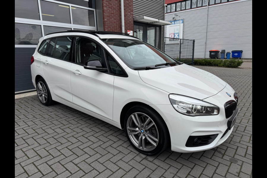 BMW 220i 7p. Gran Tourer LED HUD Pano Navi Camera Keyless