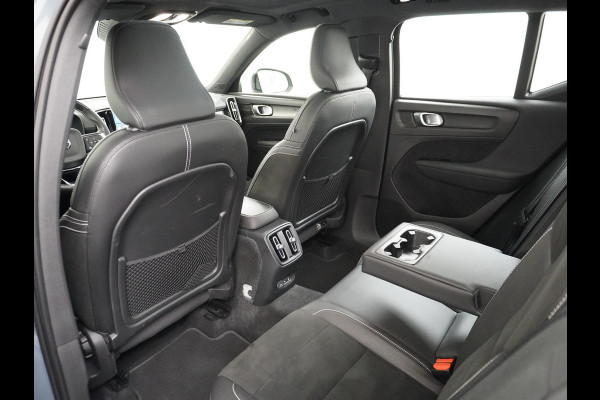 Volvo XC40 Recharge P8 408pk AWD R-Design Pano-dak Leer/Alcantara 360°Camera Adap.CruiseWarmtepomp Apple Carplay Android AutoTrekhaak Harma Stoel+Achterbankverwarming DAB Bluetooth Led Elek.Achterklep 1.500KG Trekgewicht 1e Eigenaar Origineel Nederlandse Auto € 66.000 nieuw!