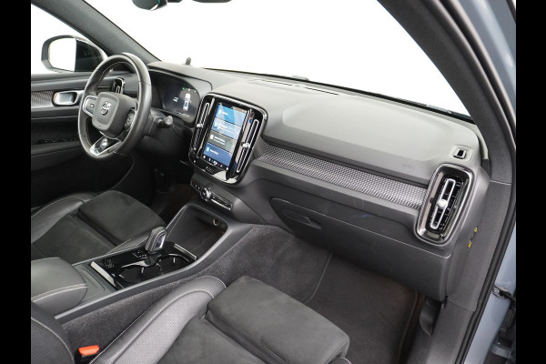 Volvo XC40 Recharge P8 408pk AWD R-Design Pano-dak Leer/Alcantara 360°Camera Adap.CruiseWarmtepomp Apple Carplay Android AutoTrekhaak Harma Stoel+Achterbankverwarming DAB Bluetooth Led Elek.Achterklep 1.500KG Trekgewicht 1e Eigenaar Origineel Nederlandse Auto € 66.000 nieuw!