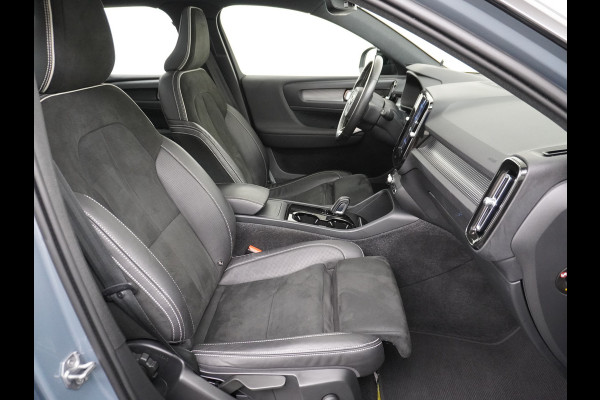 Volvo XC40 Recharge P8 408pk AWD R-Design Pano-dak Leer/Alcantara 360°Camera Adap.CruiseWarmtepomp Apple Carplay Android AutoTrekhaak Harma Stoel+Achterbankverwarming DAB Bluetooth Led Elek.Achterklep 1.500KG Trekgewicht 1e Eigenaar Origineel Nederlandse Auto € 66.000 nieuw!