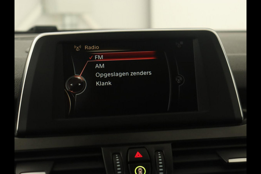 BMW 2 Serie Active Tourer 218i Sport Line | Stoelverwarming | Full LED | Sportstoelen | Navigatie | Bluetooth | Park Assist | Climate control | Cruise control