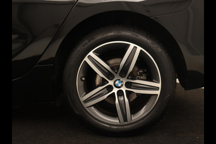 BMW 2 Serie Active Tourer 218i Sport Line | Stoelverwarming | Full LED | Sportstoelen | Navigatie | Bluetooth | Park Assist | Climate control | Cruise control
