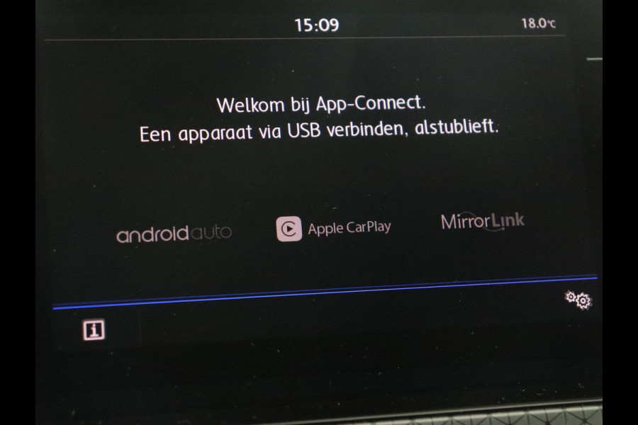 Volkswagen T-Cross 1.0 TSI Style | Camera | Keyless | Virtual Cockpit | Sportstoelen | Carplay | Adaptive cruise | Half leder | Full LED | Getint glas | LMV 17 inch