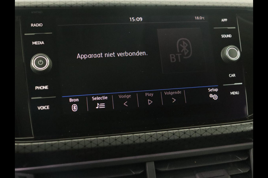 Volkswagen T-Cross 1.0 TSI Style | Camera | Keyless | Virtual Cockpit | Sportstoelen | Carplay | Adaptive cruise | Half leder | Full LED | Getint glas | LMV 17 inch