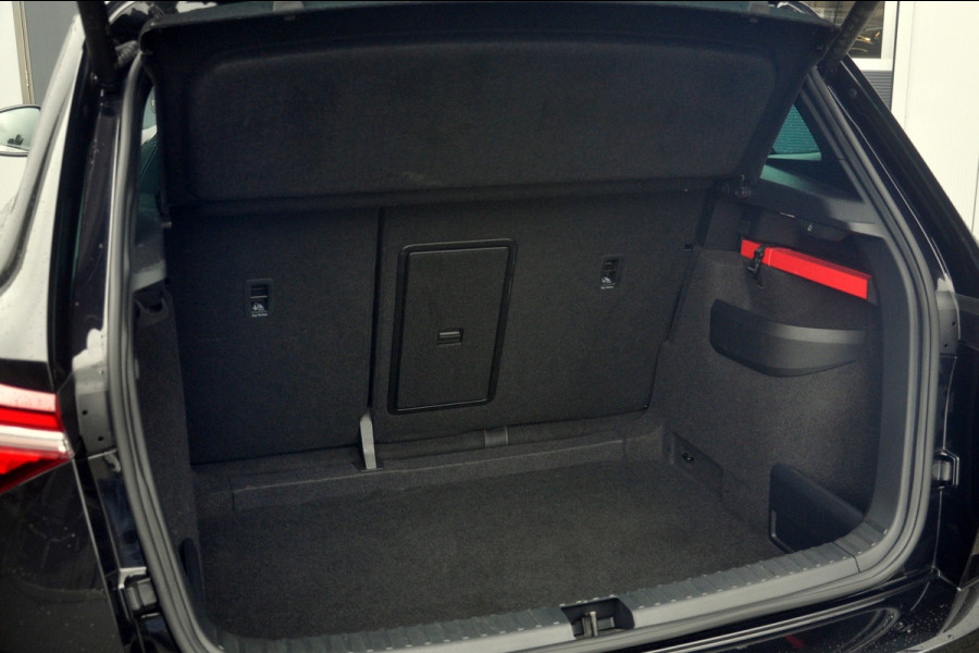 Škoda Karoq 1.5 TSI ACT Sportline Business Automaat | Pano | ACC | Trekhaak