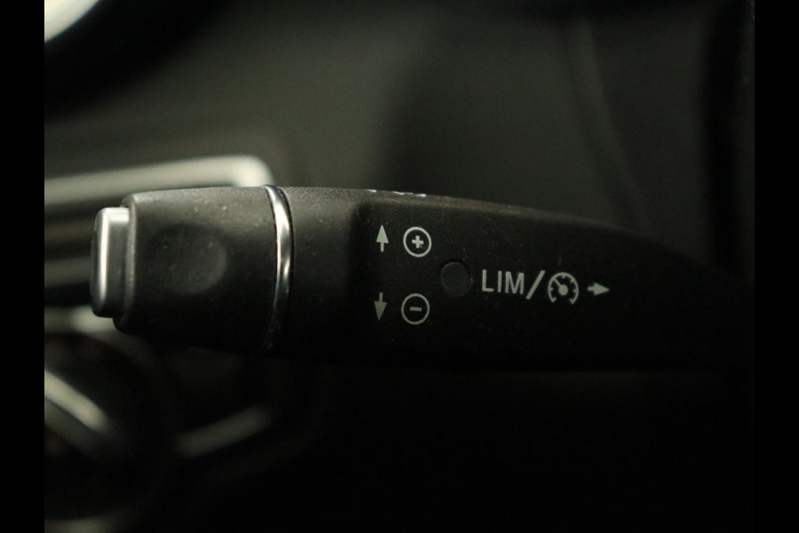 Mercedes-Benz C-Klasse 180 AMG | Leder | Stoelverwarming | Full LED | Camera | Park Assist | Navigatie | Bluetooth