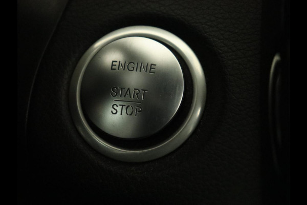 Mercedes-Benz C-Klasse 180 AMG | Leder | Stoelverwarming | Full LED | Camera | Park Assist | Navigatie | Bluetooth