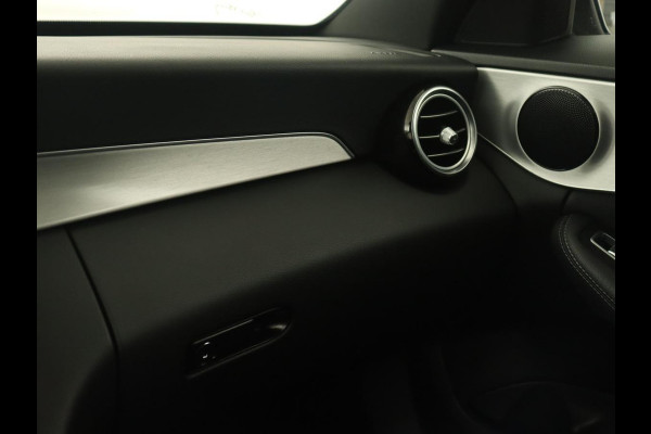 Mercedes-Benz C-Klasse 180 AMG | Leder | Stoelverwarming | Full LED | Camera | Park Assist | Navigatie | Bluetooth