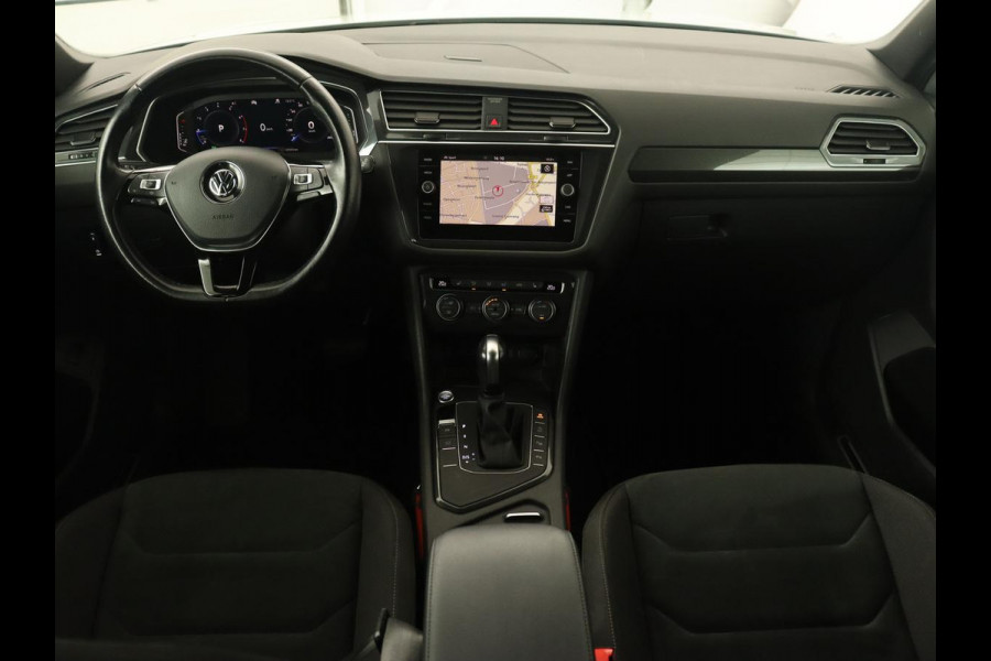 Volkswagen Tiguan Allspace 1.5 TSI R Line | Stoelverwarming | Camera | Adaptive cruise | Carplay | Navigatie | Full LED | 20'' | Keyless | Park Assist