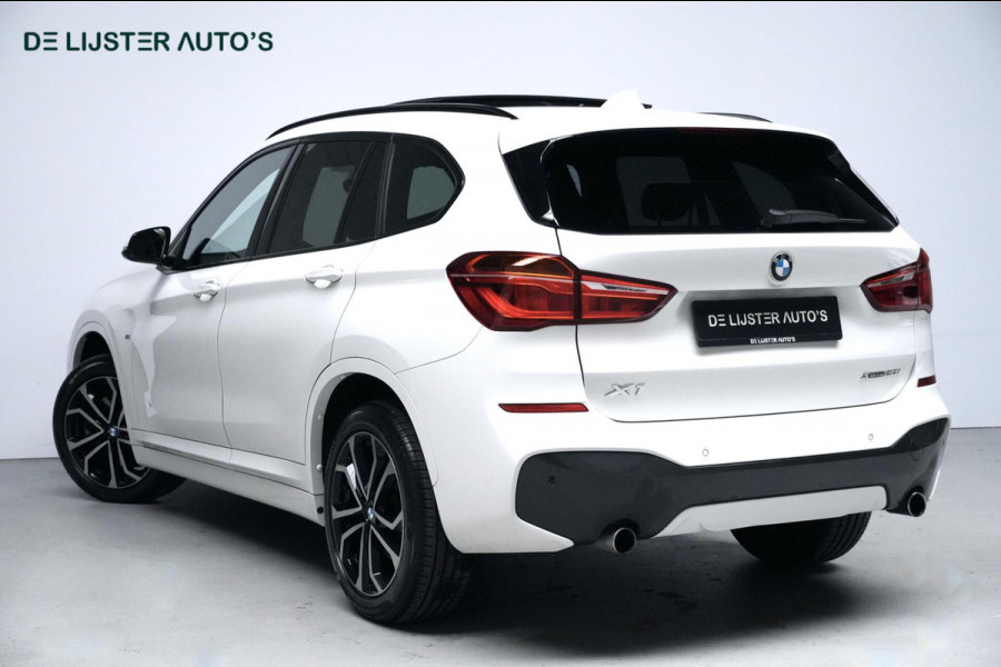 BMW X1 xDrive20i M Sport Facelift Automaat 192 PK | Pano-dak | CarPlay | Acc | HUD| Leder + Verward | Led | Pdc | Dealer onderhouden |