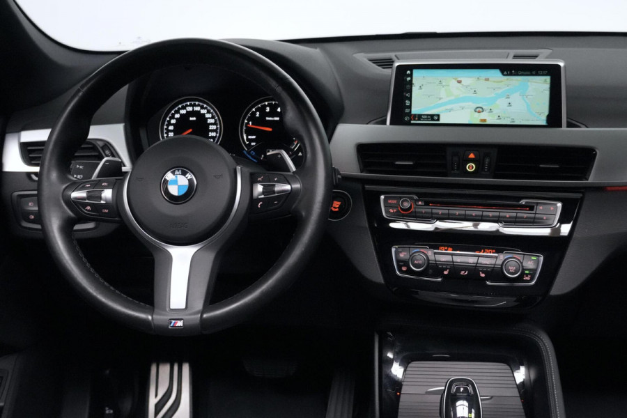 BMW X1 xDrive20i M Sport Facelift Automaat 192 PK | Pano-dak | CarPlay | Acc | HUD| Leder + Verward | Led | Pdc | Dealer onderhouden |