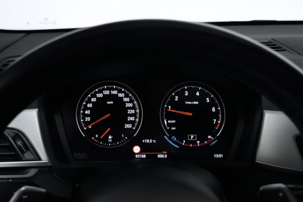 BMW X1 xDrive20i M Sport Facelift Automaat 192 PK | Pano-dak | CarPlay | Acc | HUD| Leder + Verward | Led | Pdc | Dealer onderhouden |