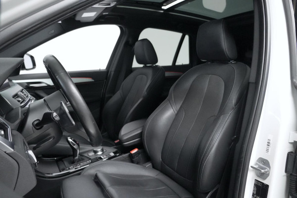 BMW X1 xDrive20i M Sport Facelift Automaat 192 PK | Pano-dak | CarPlay | Acc | HUD| Leder + Verward | Led | Pdc | Dealer onderhouden |