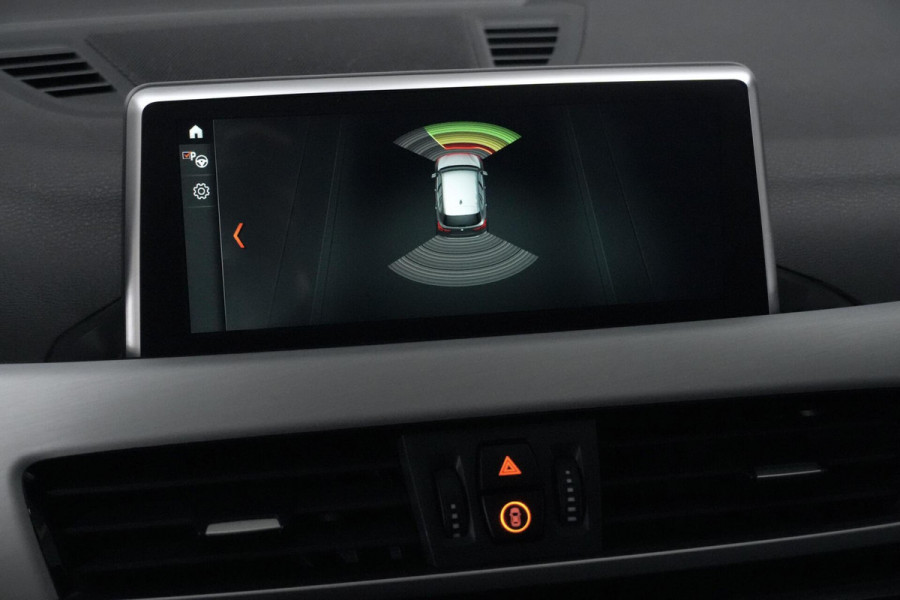 BMW X1 xDrive20i M Sport Facelift Automaat 192 PK | Pano-dak | CarPlay | Acc | HUD| Leder + Verward | Led | Pdc | Dealer onderhouden |