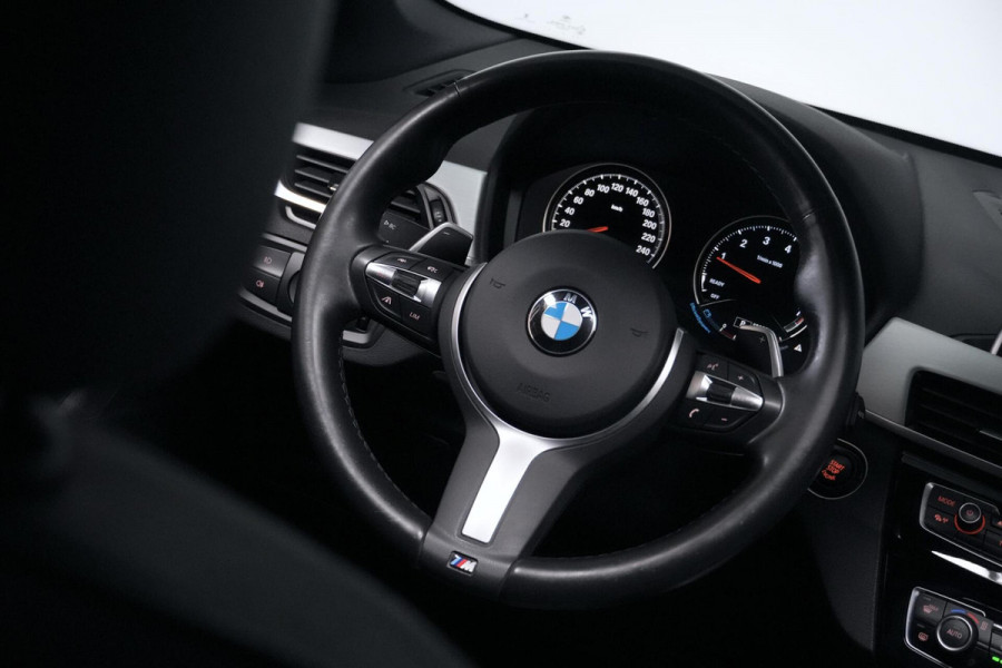 BMW X1 xDrive20i M Sport Facelift Automaat 192 PK | Pano-dak | CarPlay | Acc | HUD| Leder + Verward | Led | Pdc | Dealer onderhouden |