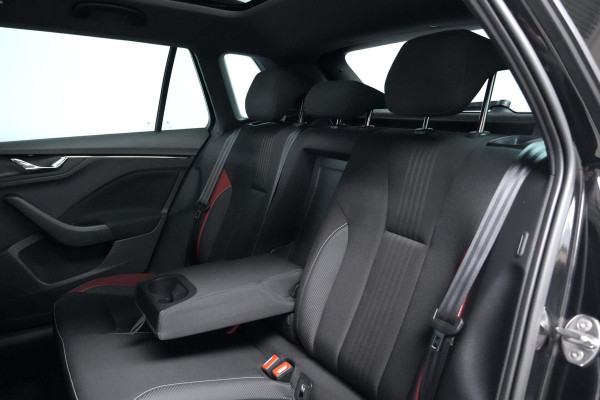 Škoda Kamiq 1.0 TSI Monte Carlo Sport Automaat | Pano-dak | Virtual | CarPlay | Stoelverwarming | Cruise | Camera | Led | Pdc |
