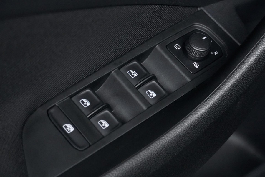 Škoda Kamiq 1.0 TSI Monte Carlo Sport Automaat | Pano-dak | Virtual | CarPlay | Stoelverwarming | Cruise | Camera | Led | Pdc |