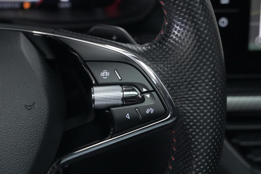 Škoda Kamiq 1.0 TSI Monte Carlo Sport Automaat | Pano-dak | Virtual | CarPlay | Stoelverwarming | Cruise | Camera | Led | Pdc |