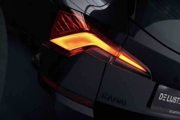Škoda Kamiq 1.0 TSI Monte Carlo Sport Automaat | Pano-dak | Virtual | CarPlay | Stoelverwarming | Cruise | Camera | Led | Pdc |