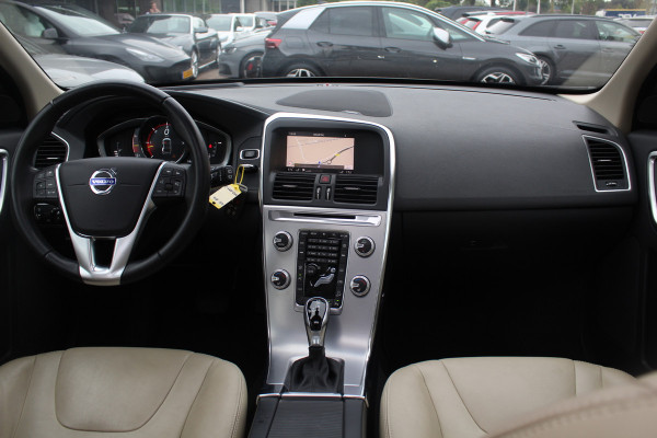 Volvo XC60 2.4 D4 Polar+ / Trekhaak / Panoramadak / Camera / Leder / Keyless / ACC / 18'' / Bliss / Standverwarming / Dodehoek / Navigatie /  Xenon