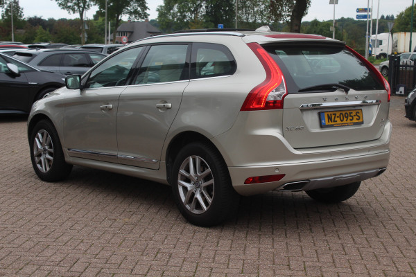 Volvo XC60 2.4 D4 Polar+ / Trekhaak / Panoramadak / Camera / Leder / Keyless / ACC / 18'' / Bliss / Standverwarming / Dodehoek / Navigatie /  Xenon
