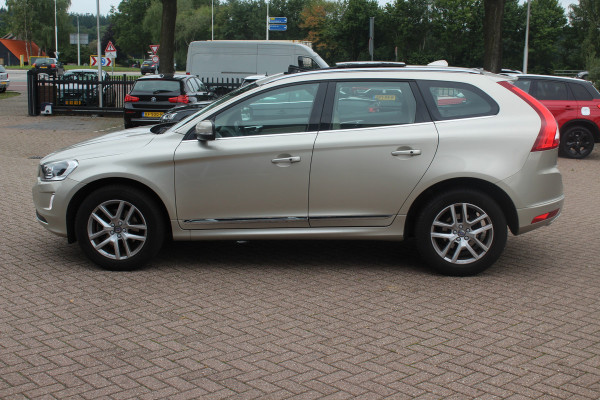 Volvo XC60 2.4 D4 Polar+ / Trekhaak / Panoramadak / Camera / Leder / Keyless / ACC / 18'' / Bliss / Standverwarming / Dodehoek / Navigatie /  Xenon