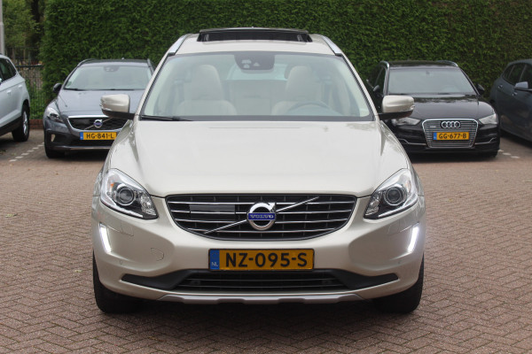 Volvo XC60 2.4 D4 Polar+ / Trekhaak / Panoramadak / Camera / Leder / Keyless / ACC / 18'' / Bliss / Standverwarming / Dodehoek / Navigatie /  Xenon
